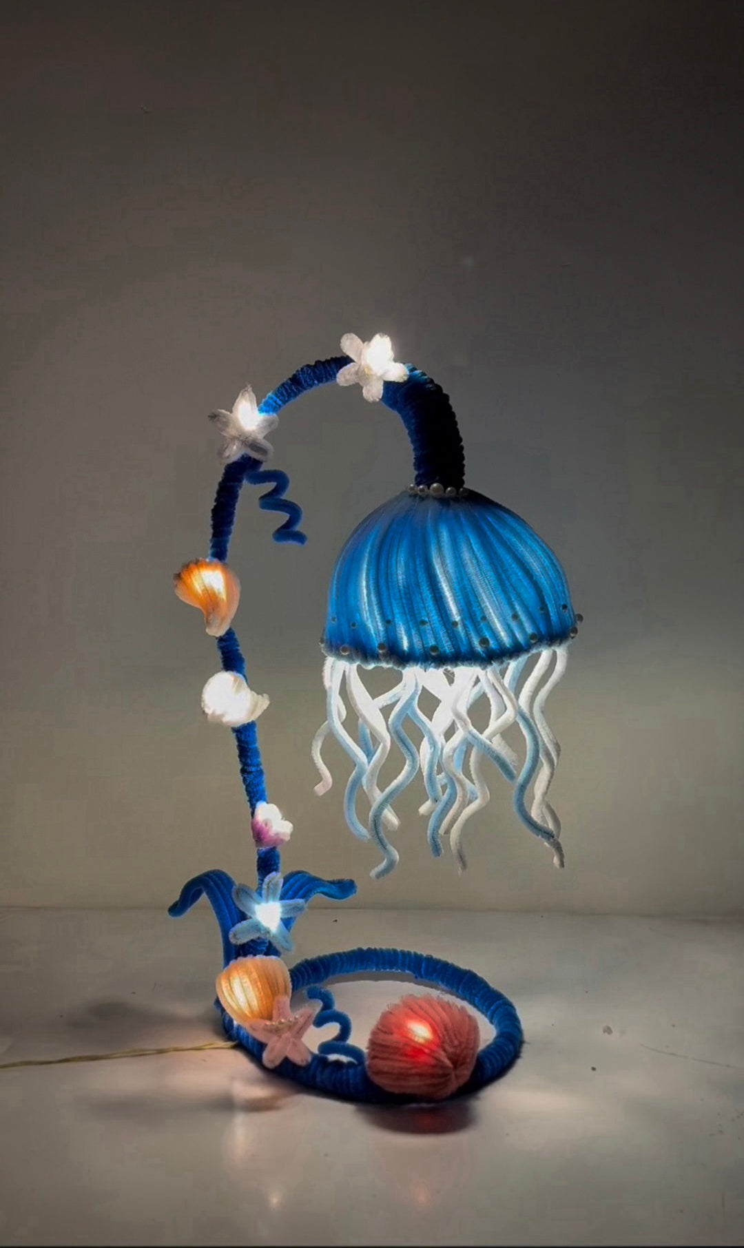 Jellyfish lamp